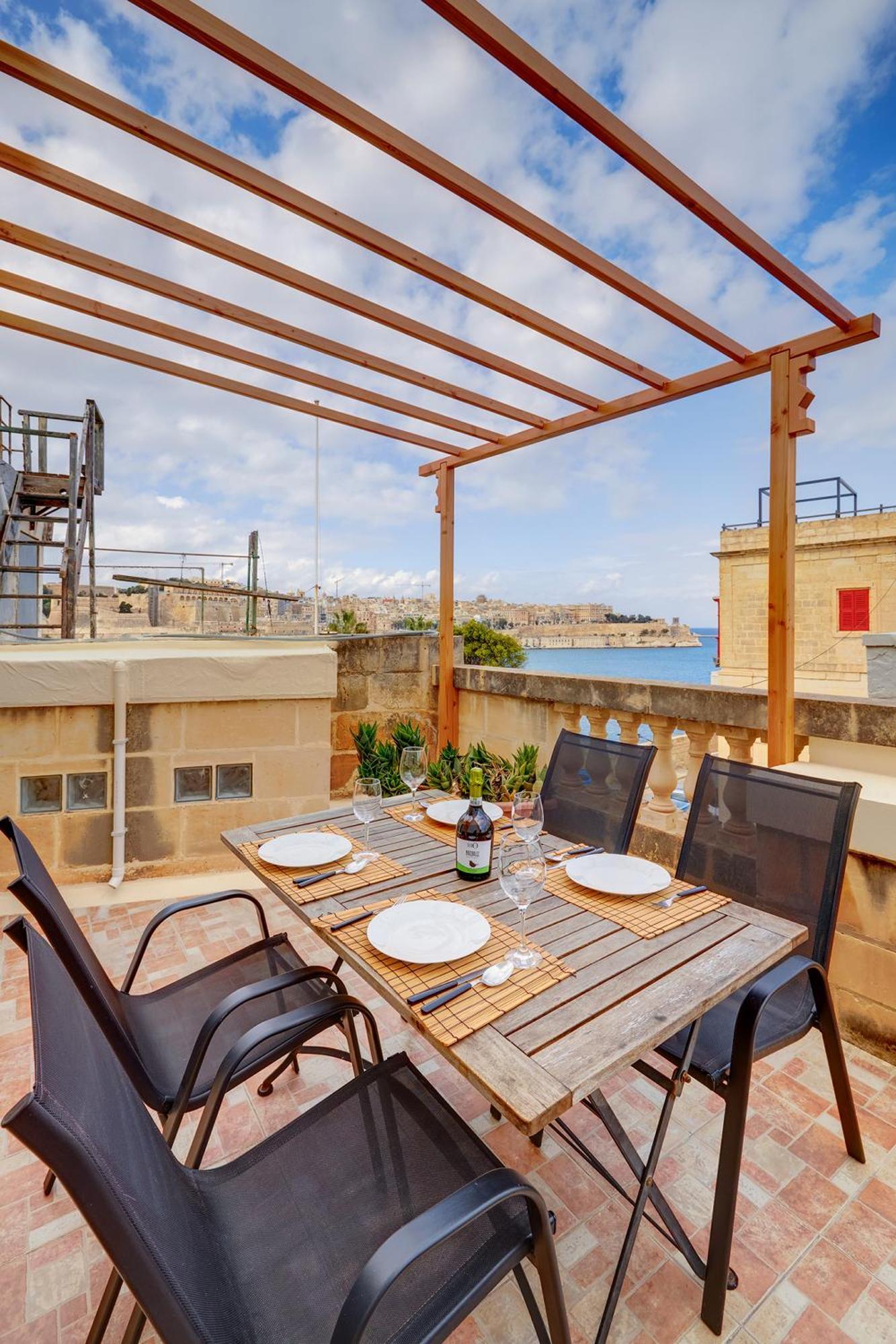 Traditional Maltese Townhouse, Roof Terrace And Views سنجليا المظهر الخارجي الصورة