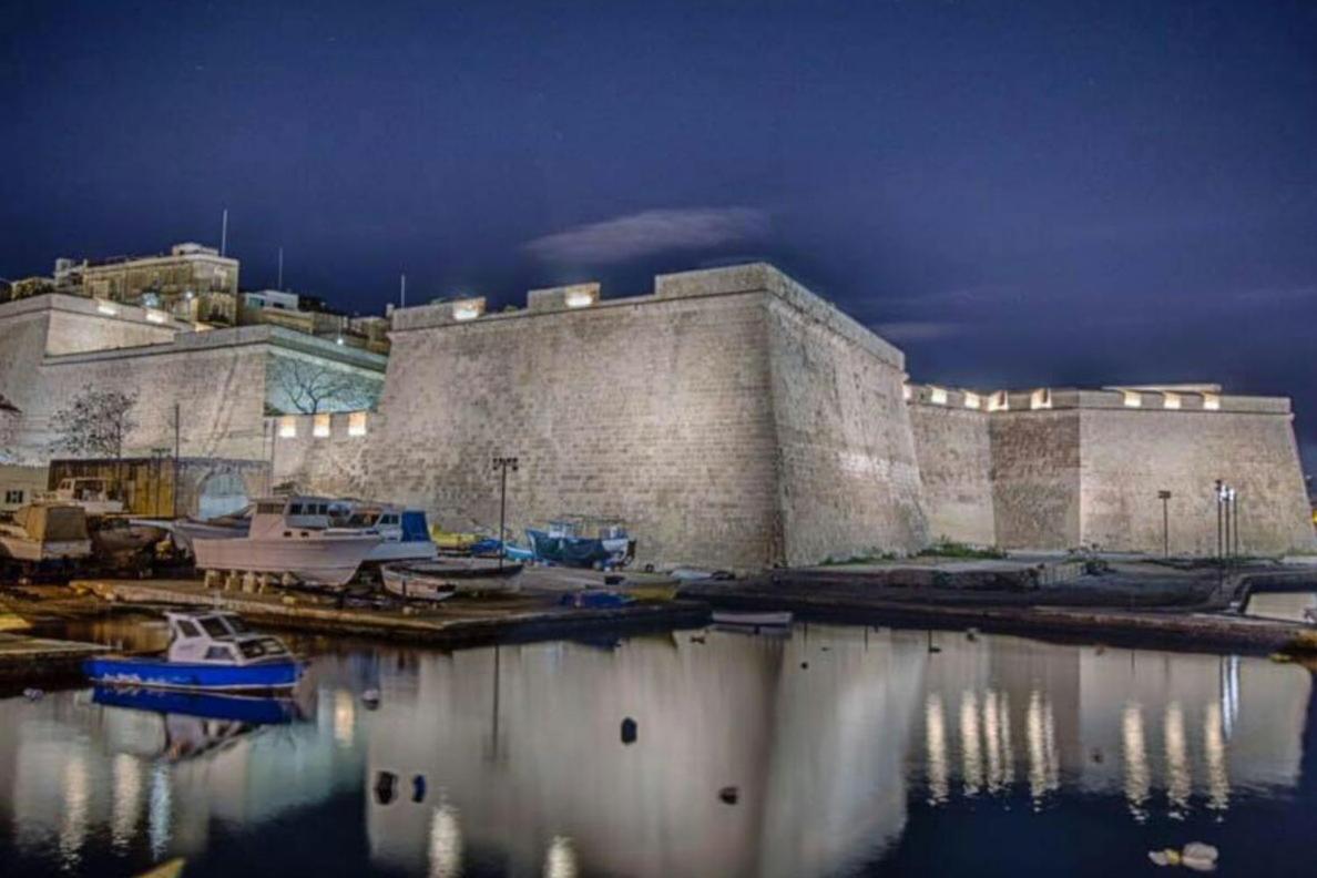Traditional Maltese Townhouse, Roof Terrace And Views سنجليا المظهر الخارجي الصورة